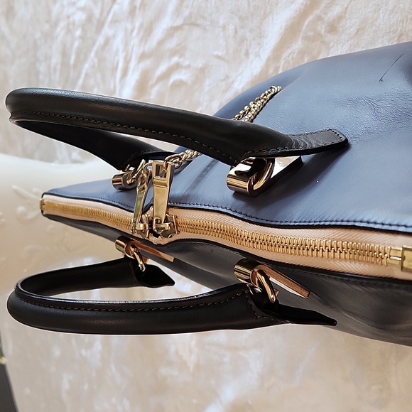 Chloe Bailey Two Toned Navy Bag - Picture 9 of 13